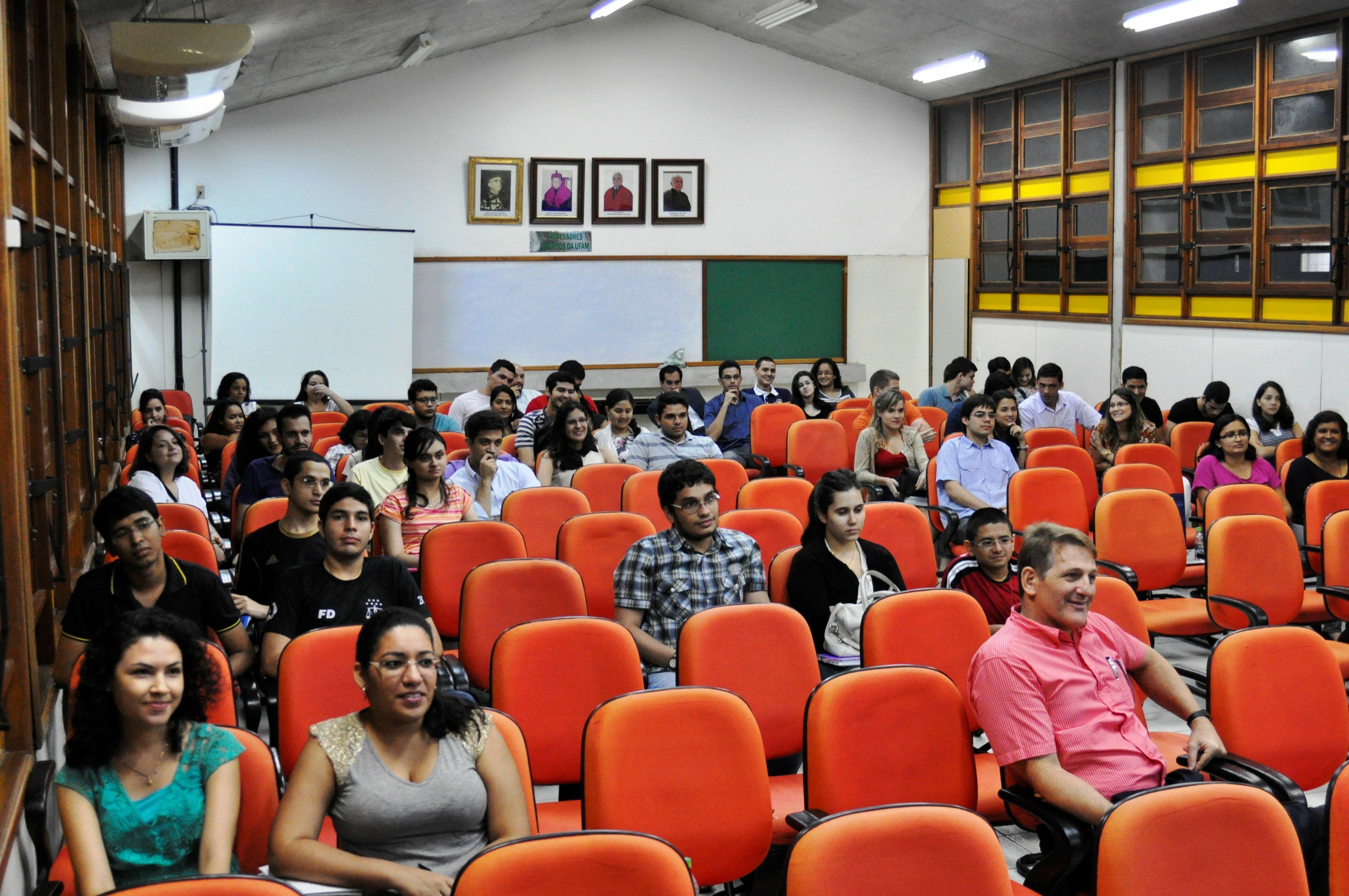 Acadêmicos de Direito da UFAM, da UEA e da Uninorte estiveram presentes no debate